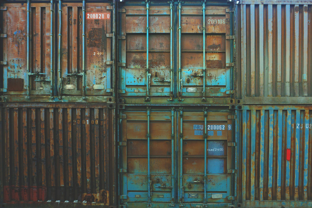 shipping-containers-rusty-35396-1500x1000px