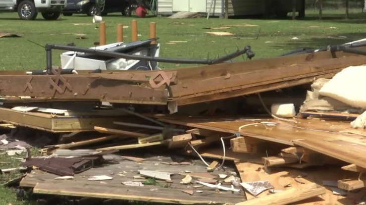 Tornado touches down in Alabama and Missippi